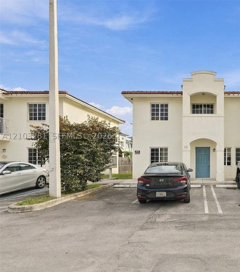 3 bedroom Townhouse at 211 SW 6th Ln, Jalil Subdivision, Florida City — photo 2