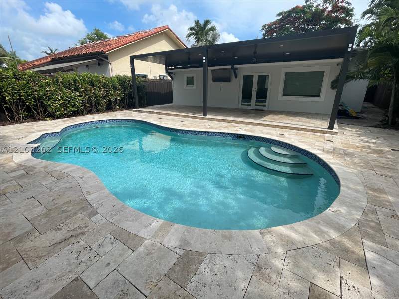 3 bedroom SingleFamilyResidence at 6129 SW 28th St, Coral Way Heights, Miami — photo 2