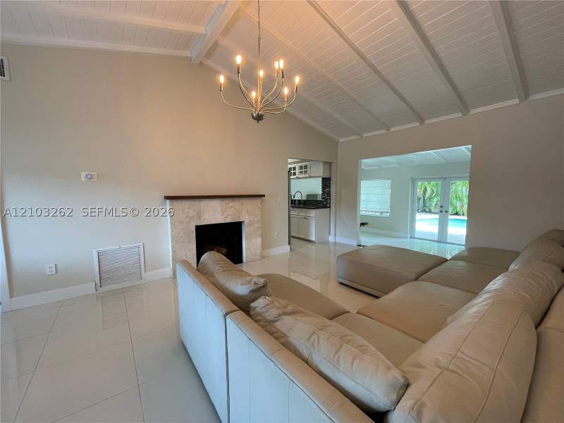 3 bedroom SingleFamilyResidence at 6129 SW 28th St, Coral Way Heights, Miami — photo 4