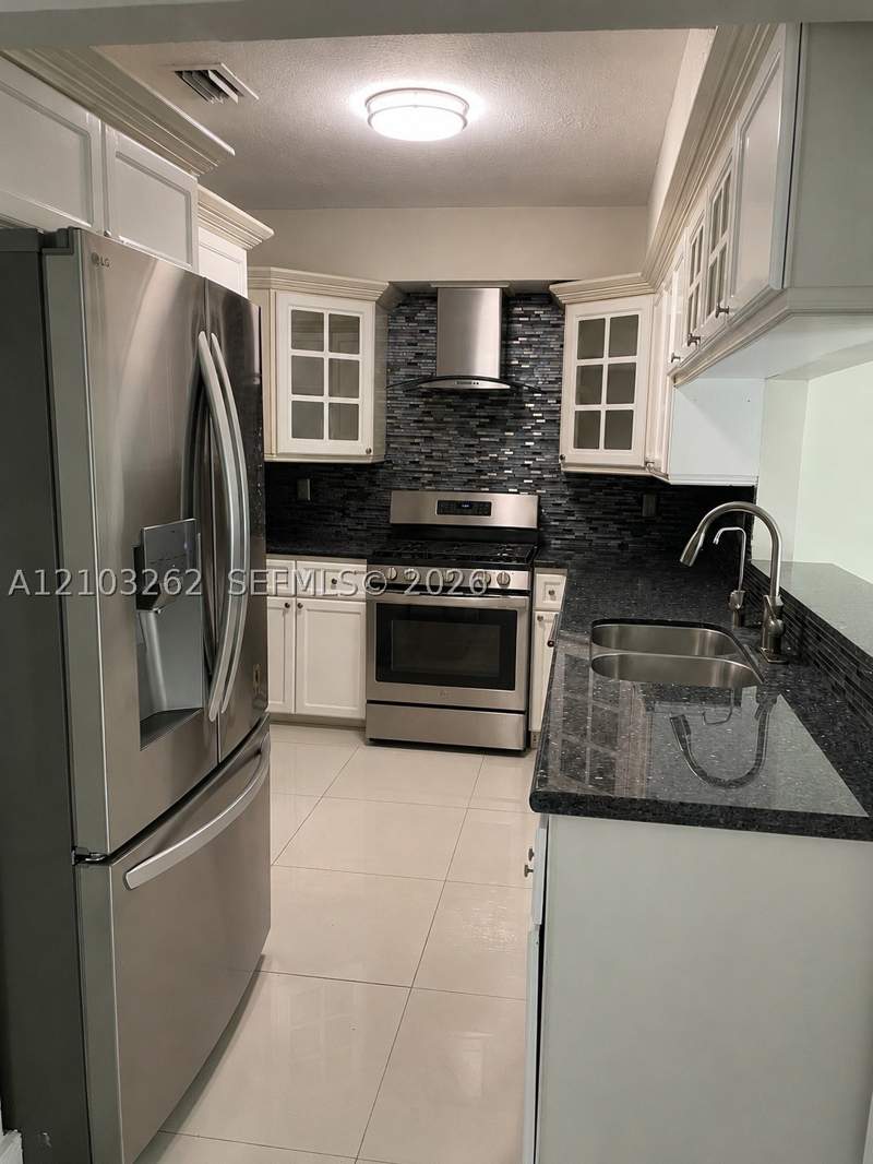 3 bedroom SingleFamilyResidence at 6129 SW 28th St, Coral Way Heights, Miami — photo 5