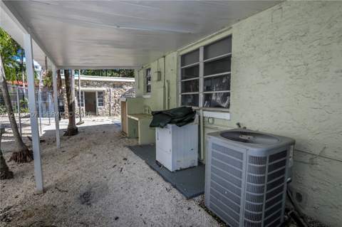 3085 NW 3rd St, Miami FL - photo 8 of 29