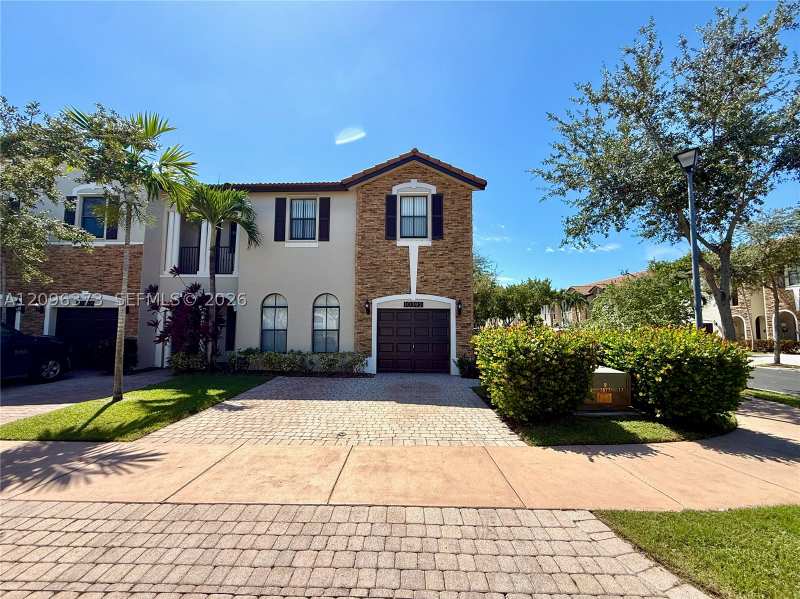 5 bedroom Townhouse at 10392 NW 31st Ter, Beacon At Doral, Doral — photo 1