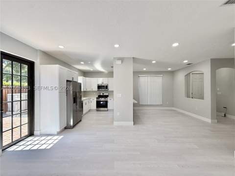 10392 NW 31st Ter, Doral FL - photo 10 of 50