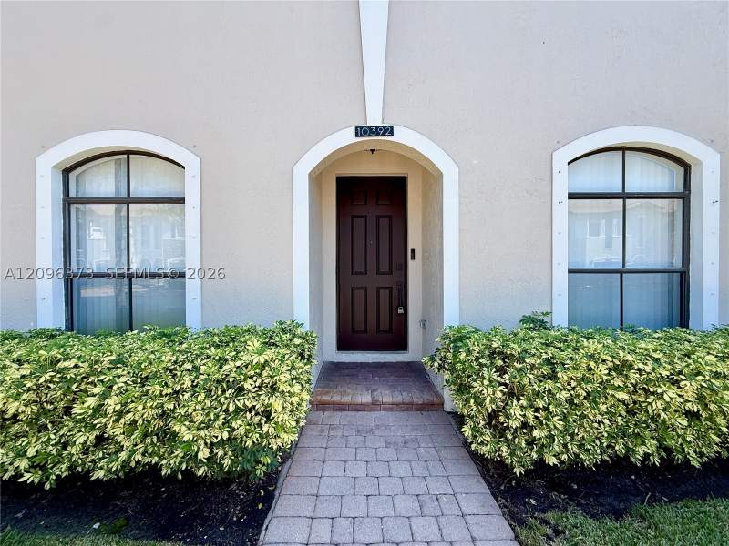 5 bedroom Townhouse at 10392 NW 31st Ter, Beacon At Doral, Doral — photo 2