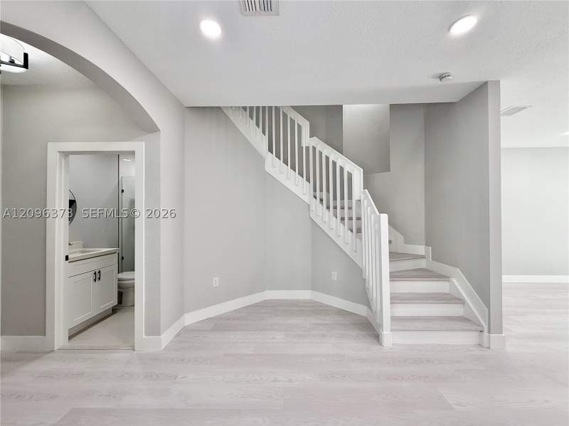 5 bedroom Townhouse at 10392 NW 31st Ter, Beacon At Doral, Doral — photo 4
