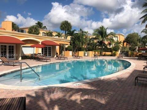 1 bedroom Condominium at 17911 NW 68th Ave N207, Venetian Gardens At Count, Hialeah — photo 2