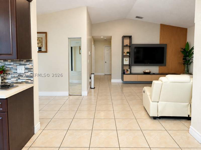 3 bedroom SingleFamilyResidence at 12231 SW 195th Ter, South Miami Lakes, Miami — photo 5