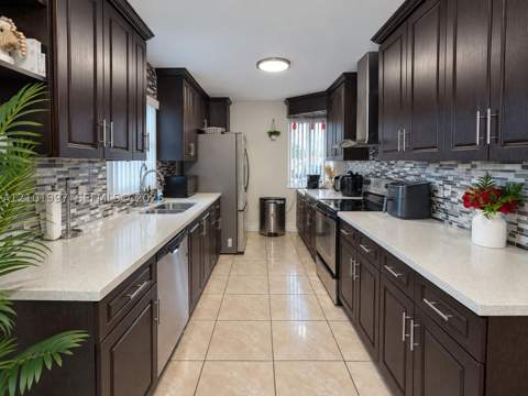 12231 SW 195th Ter, Miami FL - photo 7 of 14