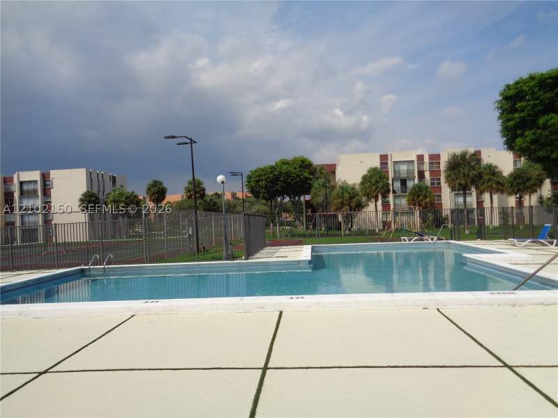 2 bedroom Condominium at 9431 SW 4th St 103-7, Versaille Gardens I Condo, Miami — photo 4