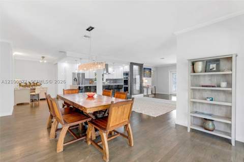 8810 Garland Ave, Surfside FL - photo 10 of 38