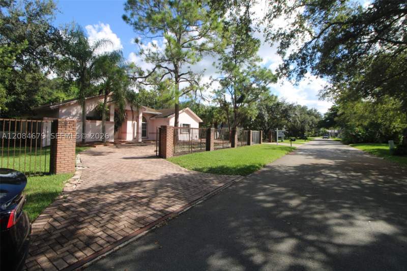 4 bedroom SingleFamilyResidence at 17401 SW 266th Ter, Country Ridge Estates, Homestead — photo 3
