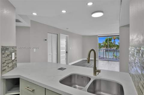 5880 Collins Ave 403, Miami Beach FL - photo 11 of 32