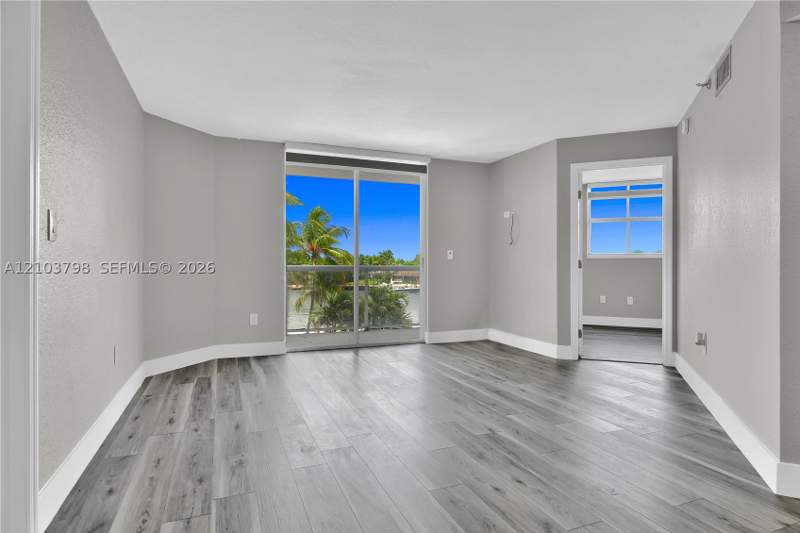 2 bedroom Condominium at 5880 Collins Ave 403, La Rive Gauche Condo, Miami Beach — photo 3