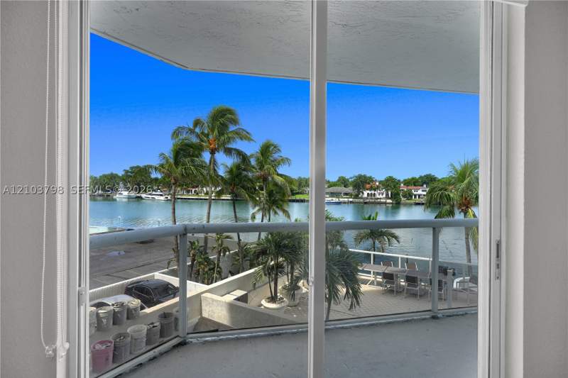 2 bedroom Condominium at 5880 Collins Ave 403, La Rive Gauche Condo, Miami Beach — photo 5