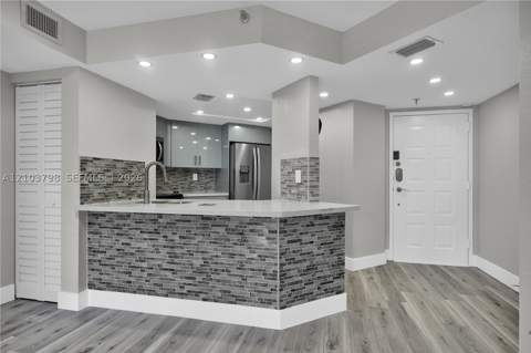 5880 Collins Ave 403, Miami Beach FL - photo 9 of 32