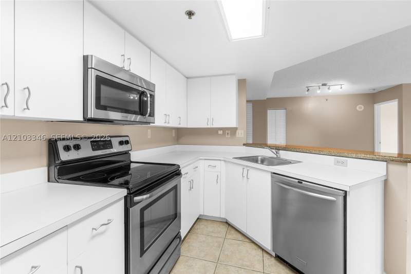 2 bedroom Condominium at 2351 Douglas Rd 611, Gables Terrace Condo, Miami — photo 5