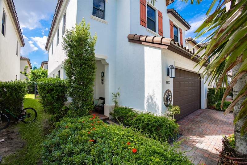 3 bedroom SingleFamilyResidence at 3302 W 97th Ter, Bonterra, Hialeah — photo 4