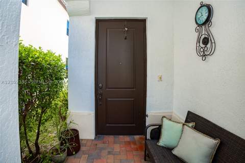 3302 W 97th Ter, Hialeah FL - photo 6 of 49