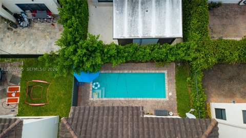 3302 W 97th Ter, Hialeah FL - photo 9 of 49