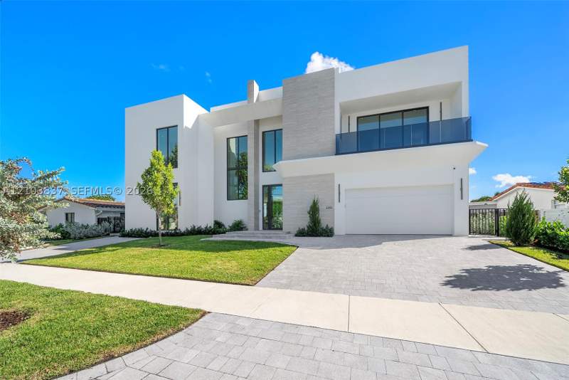 6 bedroom SingleFamilyResidence at 2380 NE 196th St, Enchanted Lake Sec 5, Miami — photo 2