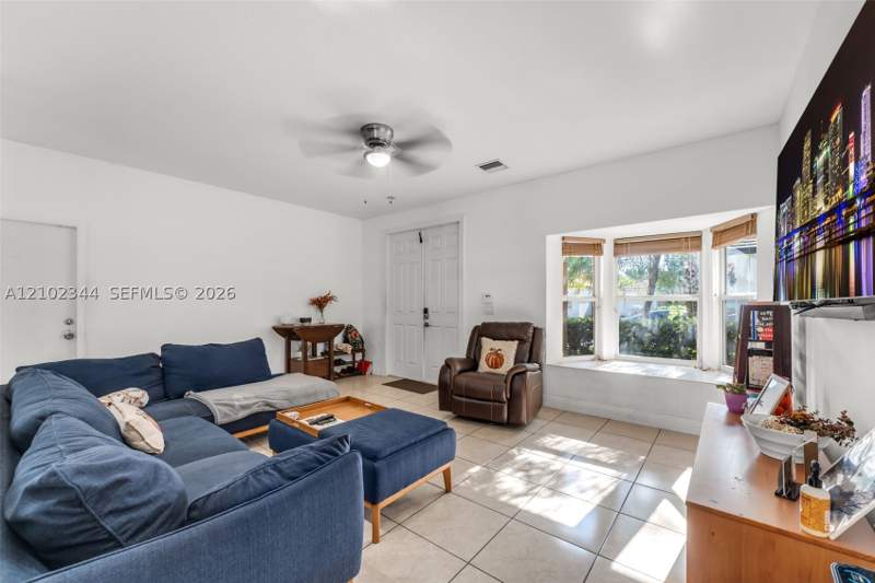 3 bedroom SingleFamilyResidence at 9064 SW 215th Ter, Lakes By The Bay Sec 8, Cutler Bay — photo 5