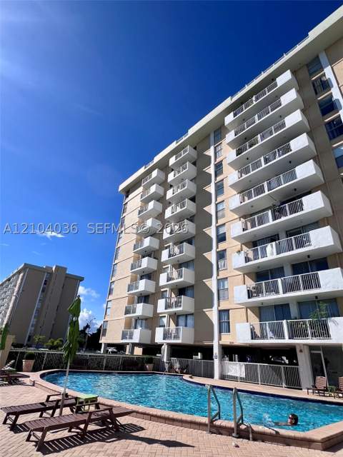 2020 NE 135th St 810, North Miami FL - photo 10 of 11