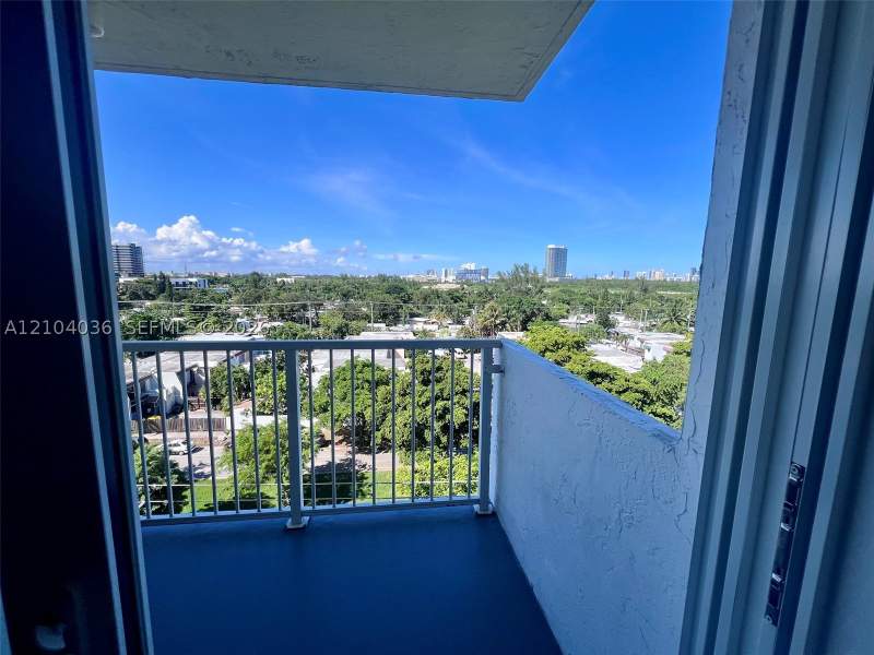 2 bedroom Condominium at 2020 NE 135th St 810, Keystone Towers Condo, North Miami — photo 2