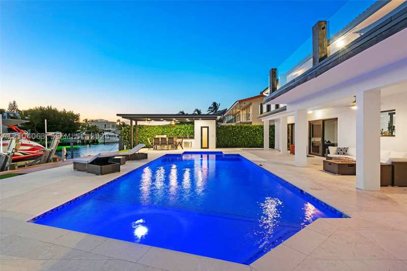 4 bedroom SingleFamilyResidence at 1942 NE 119th Rd, Sans Souci Estates, North Miami — photo 1