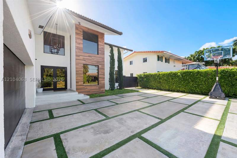4 bedroom SingleFamilyResidence at 1942 NE 119th Rd, Sans Souci Estates, North Miami — photo 3