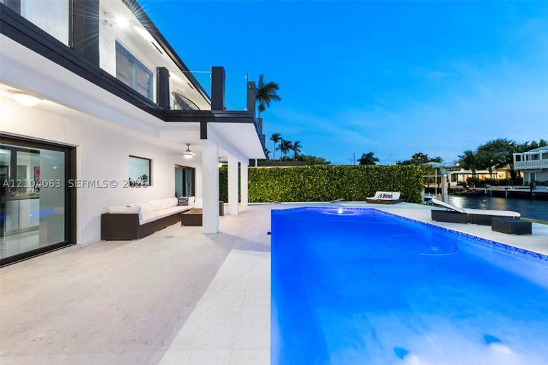 4 bedroom SingleFamilyResidence at 1942 NE 119th Rd, Sans Souci Estates, North Miami — photo 5