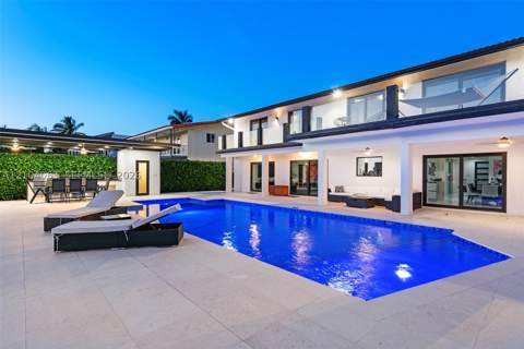 1942 NE 119th Rd, North Miami FL - photo 6 of 60