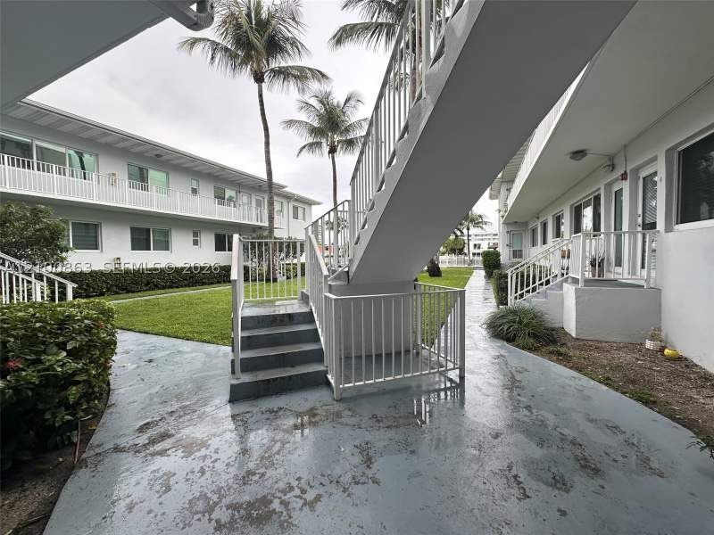 1 bedroom Condominium at 7207 Bay Dr 13, Island Point South Condo, Miami Beach — photo 2