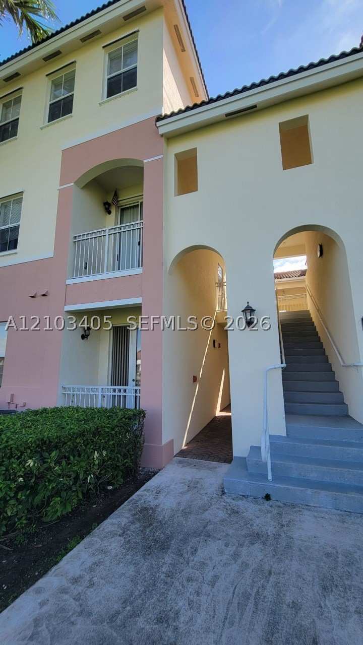 2 bedroom Condominium at 10022 NW 7th St 205, Fontainbleau Lakes Courty, Miami — photo 1