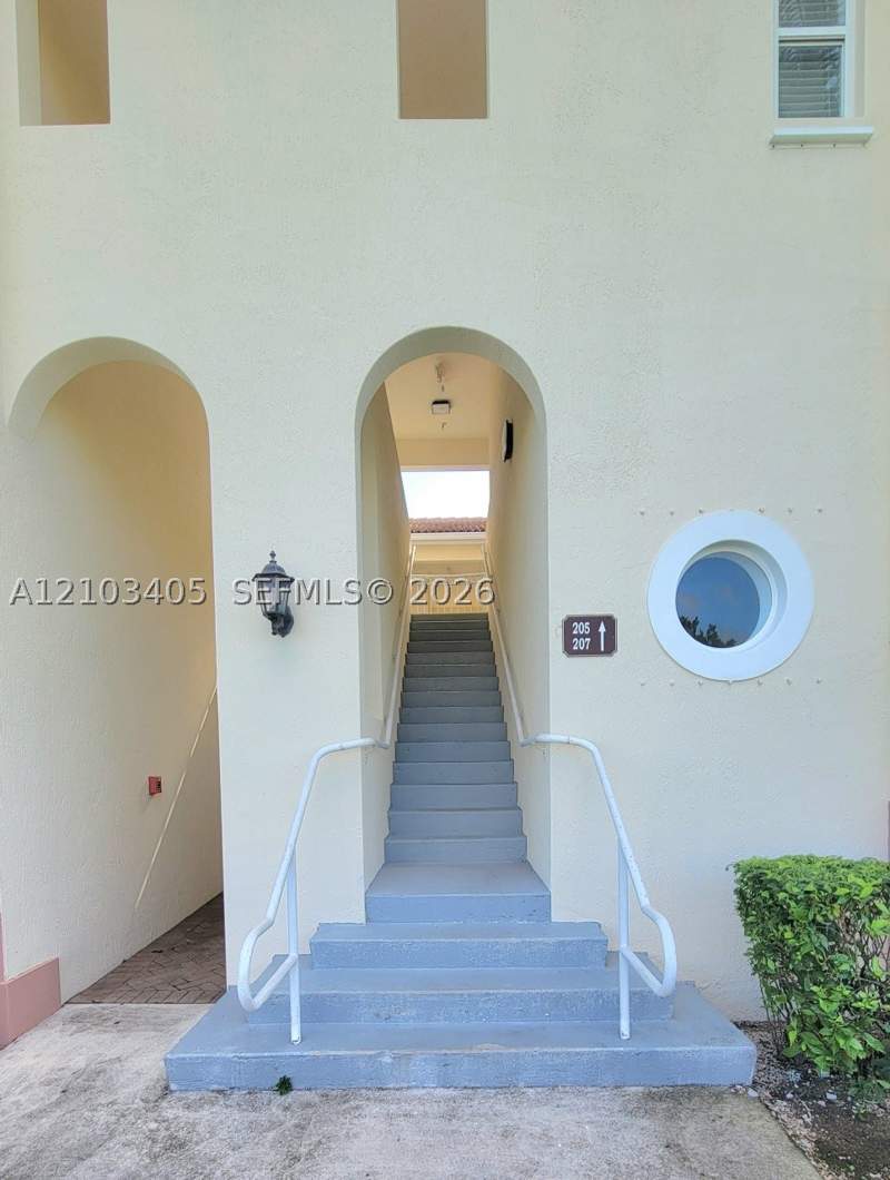 2 bedroom Condominium at 10022 NW 7th St 205, Fontainbleau Lakes Courty, Miami — photo 4