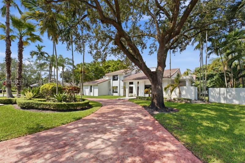 4 bedroom SingleFamilyResidence at 9361 SW 103rd St, Galloway Glen, Miami — photo 3