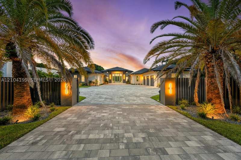 6 bedroom SingleFamilyResidence at 11240 SW 95th St, Kendall, Miami — photo 1