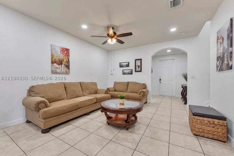 4 bedroom SingleFamilyResidence at 3669 SE 2nd Ct, Baywinds Of Barbados, Homestead — photo 3