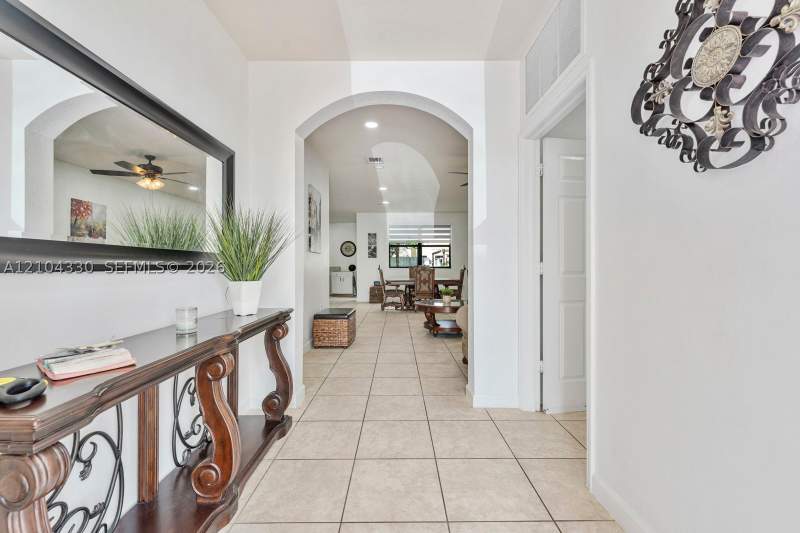 4 bedroom SingleFamilyResidence at 3669 SE 2nd Ct, Baywinds Of Barbados, Homestead — photo 4