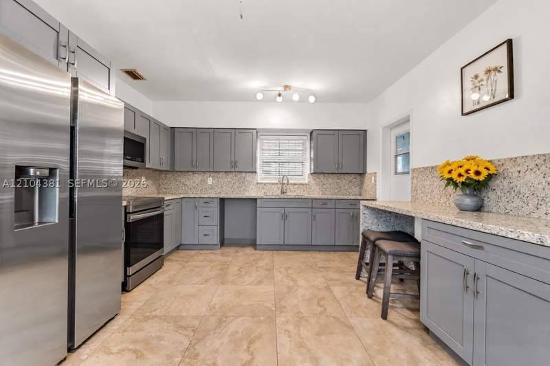 2 bedroom SingleFamilyResidence at 550 NW 107th St, Yeatman Sub, Miami — photo 2