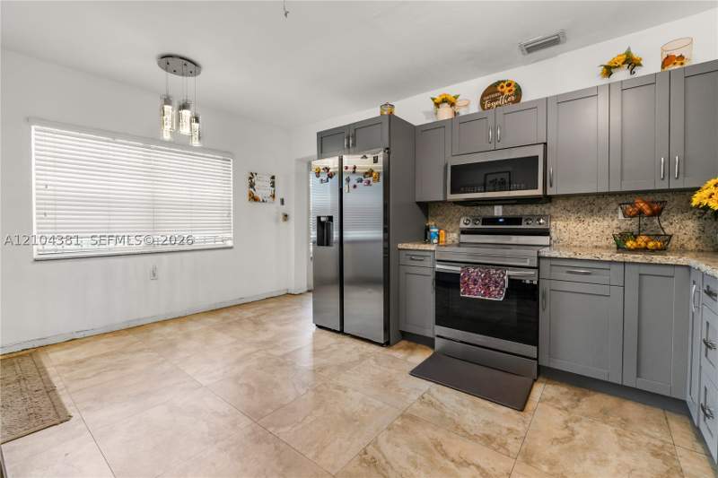2 bedroom SingleFamilyResidence at 550 NW 107th St, Yeatman Sub, Miami — photo 3