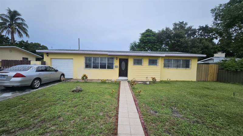 3 bedroom SingleFamilyResidence at 51 NE 195th St, Third Addn To Sierra, North Miami — photo 2