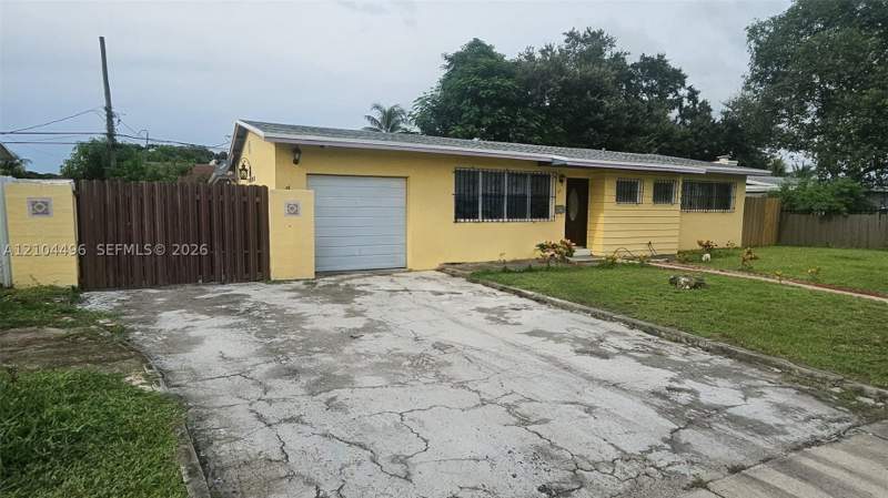 3 bedroom SingleFamilyResidence at 51 NE 195th St, Third Addn To Sierra, North Miami — photo 3