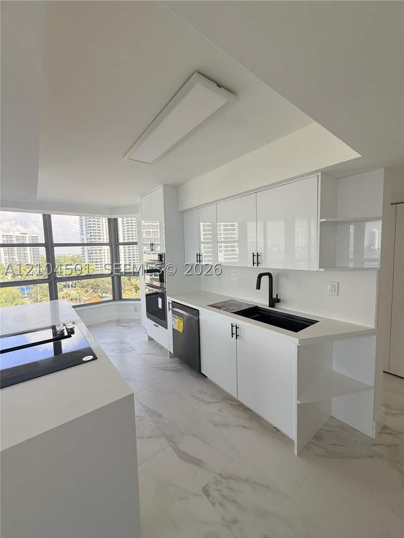 2 bedroom Condominium at 19101 NE 36th Ct 1005, Mystic Pointe Condo No Th, Aventura — photo 2