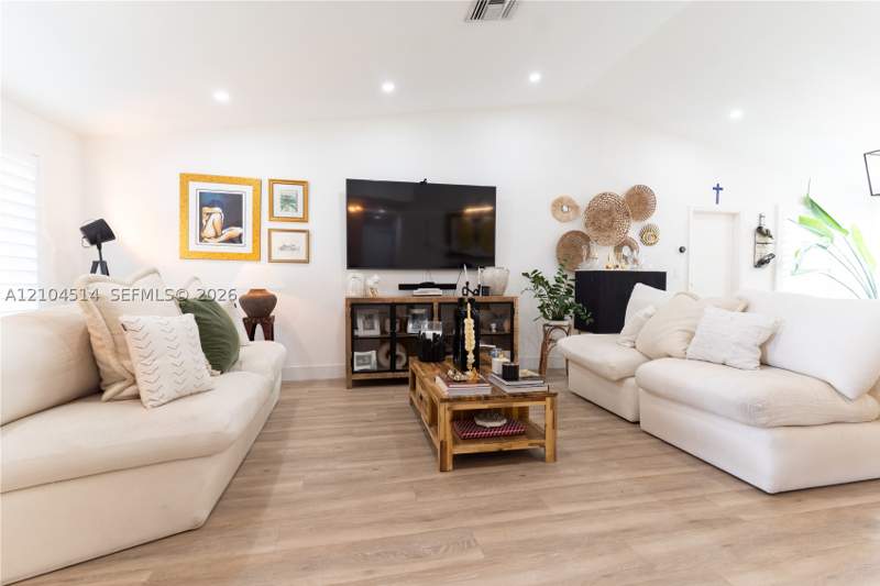3 bedroom SingleFamilyResidence at 13360 SW 99th Ter, Calusa Club Estates 5th A, Miami — photo 3