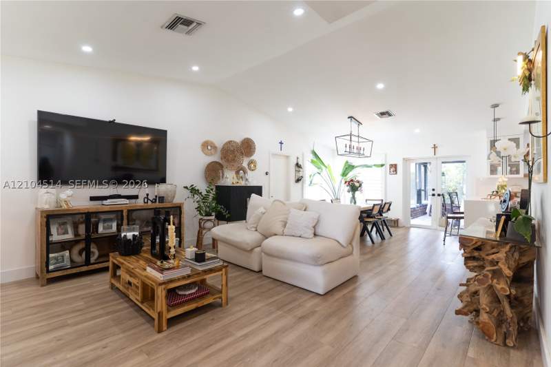 3 bedroom SingleFamilyResidence at 13360 SW 99th Ter, Calusa Club Estates 5th A, Miami — photo 4