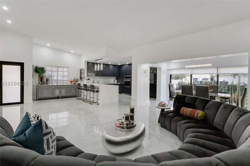3 bedroom Condominium at 21244 Harbor Way 211-21, Costain Villas Harbor Vil, Aventura — photo 4