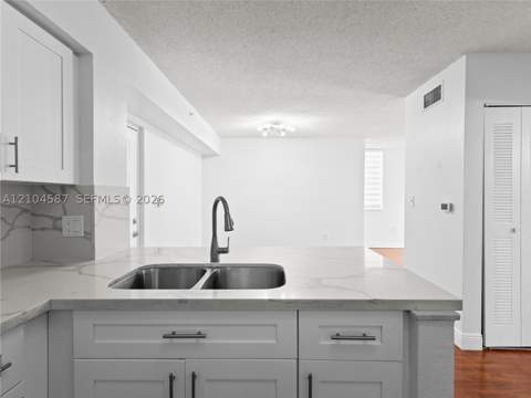 4360 NW 107th Ave 101, Doral FL - photo 9 of 29