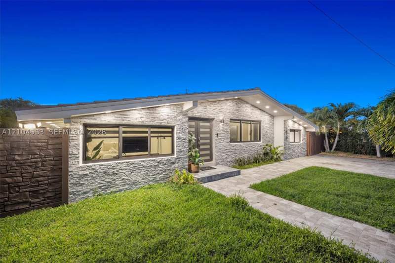4 bedroom SingleFamilyResidence at 20930 NE 26th Ave, Sunswept Isle, Miami — photo 4