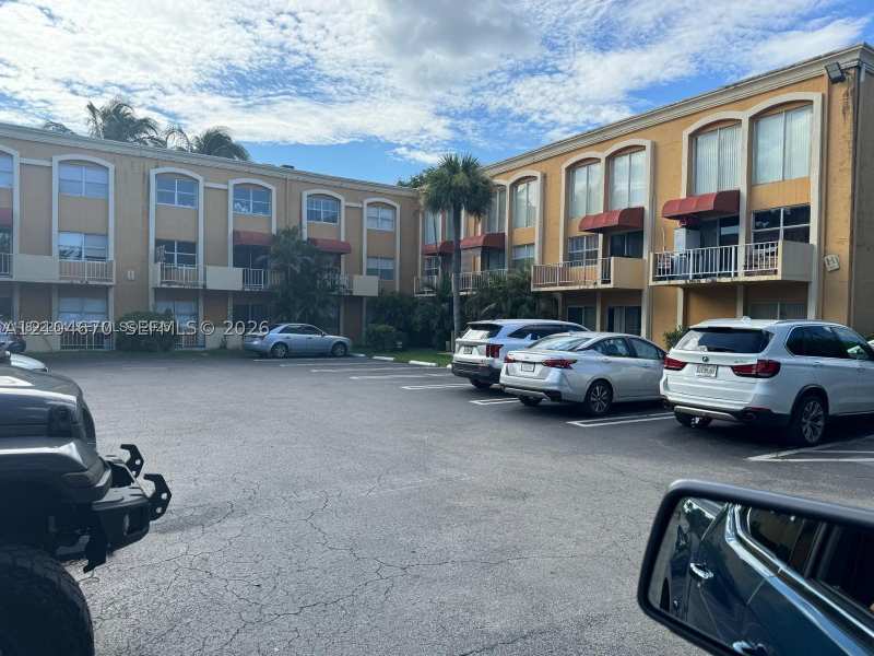 3 bedroom Condominium at 17901 NW 68th Ave R102, Venetian Gardens At Count, Hialeah — photo 1