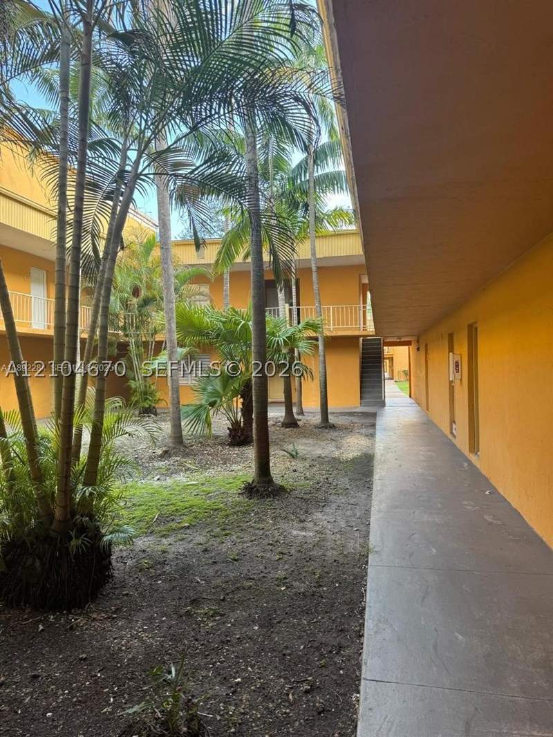3 bedroom Condominium at 17901 NW 68th Ave R102, Venetian Gardens At Count, Hialeah — photo 2